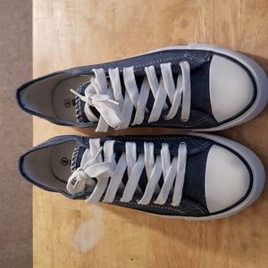 Jean material sneakes